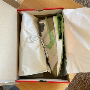 BRAND NEW - Nike Air Max Pre-Day